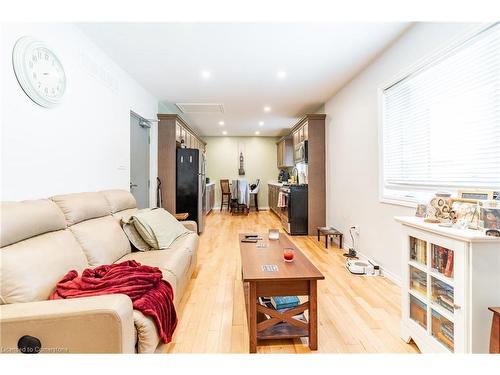 4710 Drummond Road, Niagara Falls, ON - Indoor Photo Showing Living Room