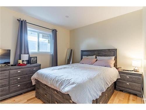 4710 Drummond Road, Niagara Falls, ON - Indoor Photo Showing Bedroom