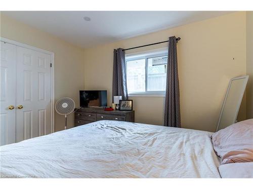 4710 Drummond Road, Niagara Falls, ON - Indoor Photo Showing Bedroom