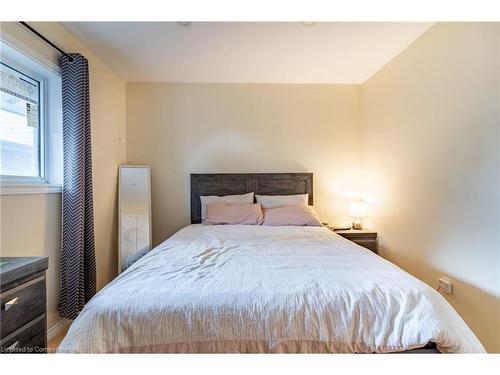 4710 Drummond Road, Niagara Falls, ON - Indoor Photo Showing Bedroom