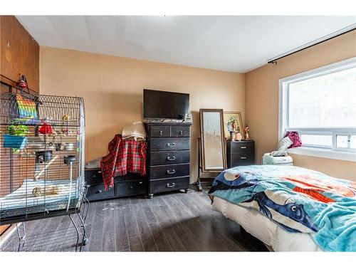 4710 Drummond Road, Niagara Falls, ON - Indoor Photo Showing Bedroom