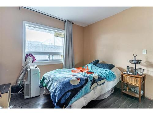 4710 Drummond Road, Niagara Falls, ON - Indoor Photo Showing Bedroom