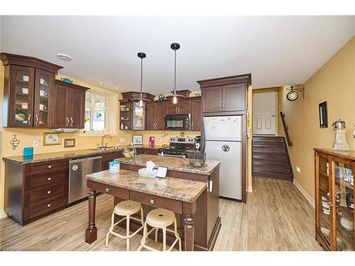 226 Woolverton Road, Grimsby, ON - Indoor Photo Showing Kitchen