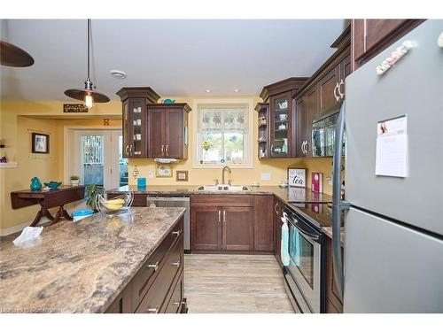 226 Woolverton Road, Grimsby, ON - Indoor Photo Showing Kitchen With Double Sink