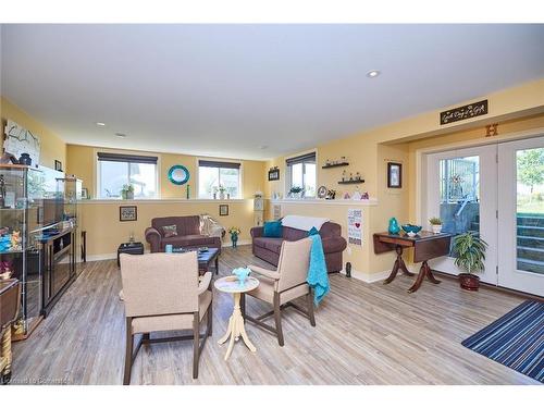 226 Woolverton Road, Grimsby, ON - Indoor Photo Showing Living Room