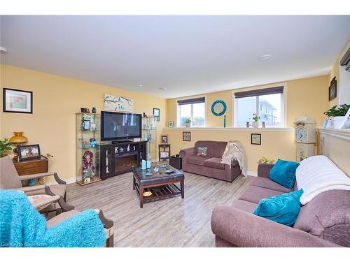 226 Woolverton Road, Grimsby, ON - Indoor Photo Showing Living Room