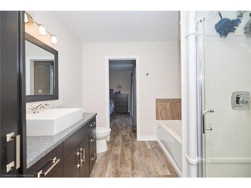 226 Woolverton Road, Grimsby, ON - Indoor Photo Showing Bathroom