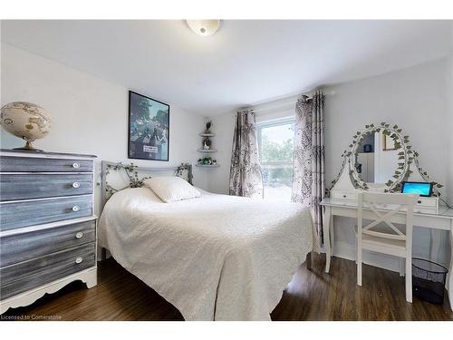 117 Elmview Street W, Welland, ON - Indoor Photo Showing Bedroom