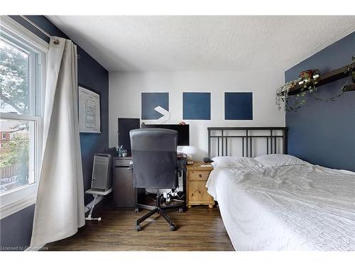 117 Elmview Street W, Welland, ON - Indoor Photo Showing Bedroom