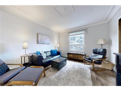 117 Elmview Street W, Welland, ON - Indoor Photo Showing Living Room