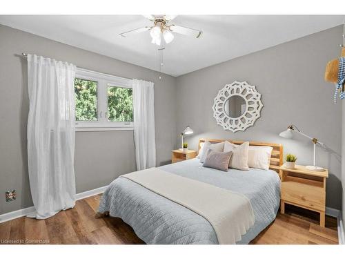 578 Millgrove Side Road, Waterdown, ON - Indoor Photo Showing Bedroom