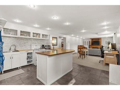 578 Millgrove Side Road, Waterdown, ON - Indoor Photo Showing Kitchen