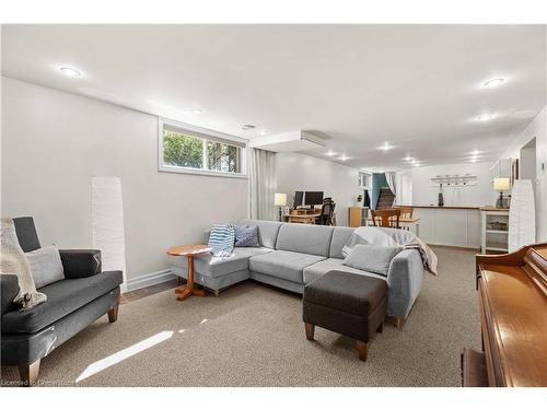 578 Millgrove Side Road, Waterdown, ON - Indoor Photo Showing Living Room