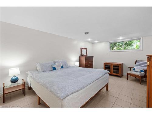 578 Millgrove Side Road, Waterdown, ON - Indoor Photo Showing Bedroom