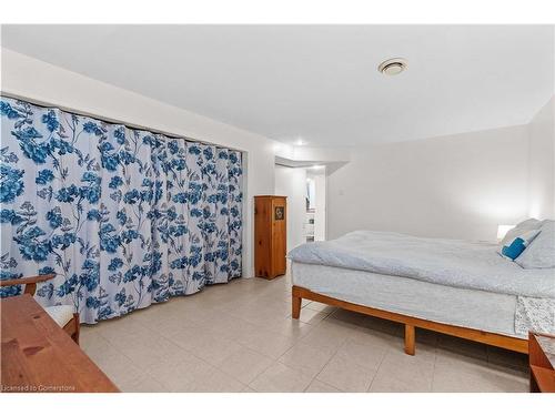 578 Millgrove Side Road, Waterdown, ON - Indoor Photo Showing Bedroom