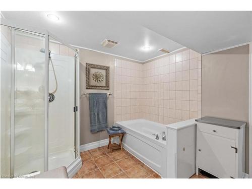 578 Millgrove Side Road, Waterdown, ON - Indoor Photo Showing Bathroom