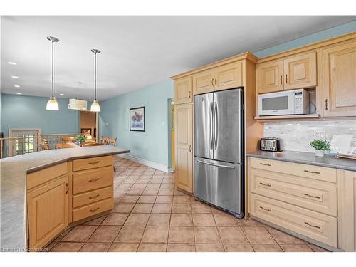 578 Millgrove Side Road, Waterdown, ON - Indoor Photo Showing Kitchen