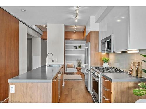 703-25 Stafford Street, Toronto, ON - Indoor Photo Showing Kitchen With Stainless Steel Kitchen With Double Sink With Upgraded Kitchen