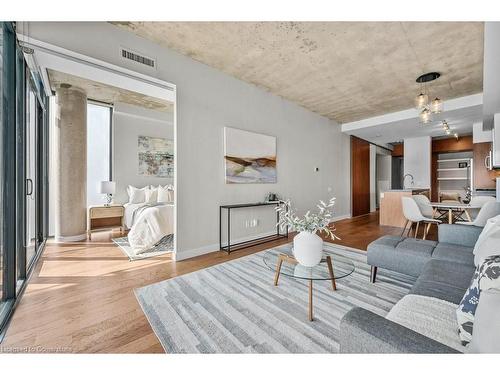 703-25 Stafford Street, Toronto, ON - Indoor Photo Showing Living Room