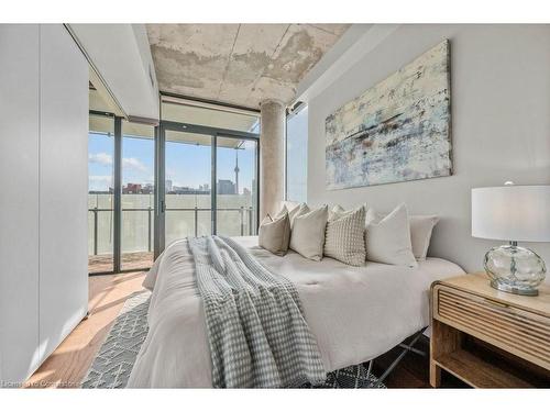 703-25 Stafford Street, Toronto, ON - Indoor Photo Showing Bedroom