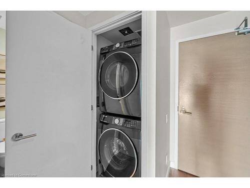 703-25 Stafford Street, Toronto, ON - Indoor Photo Showing Laundry Room