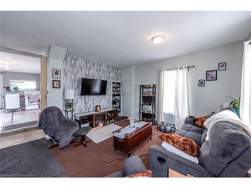 3694 #3 Highway, Haldimand, ON - Indoor Photo Showing Living Room