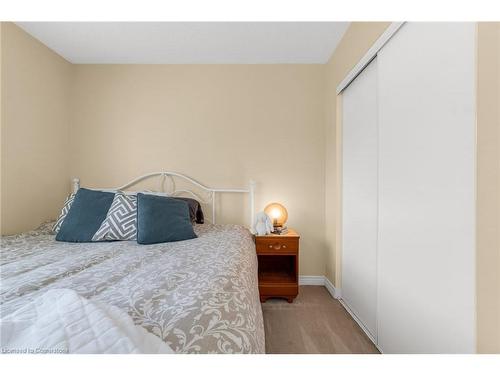 6-100 Beddoe Drive, Hamilton, ON - Indoor Photo Showing Bedroom