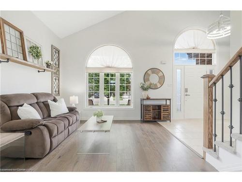 3 Dunrobin Drive, Caledonia, ON - Indoor Photo Showing Living Room