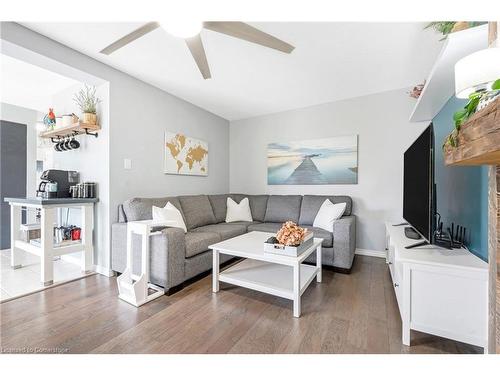 3 Dunrobin Drive, Caledonia, ON - Indoor Photo Showing Living Room