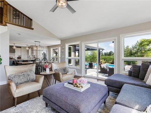 1414 Sandusk Road, Jarvis, ON - Indoor Photo Showing Living Room