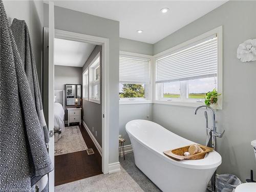 1414 Sandusk Road, Jarvis, ON - Indoor Photo Showing Bathroom