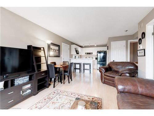 304-2040 Cleaver Avenue, Burlington, ON - Indoor Photo Showing Living Room