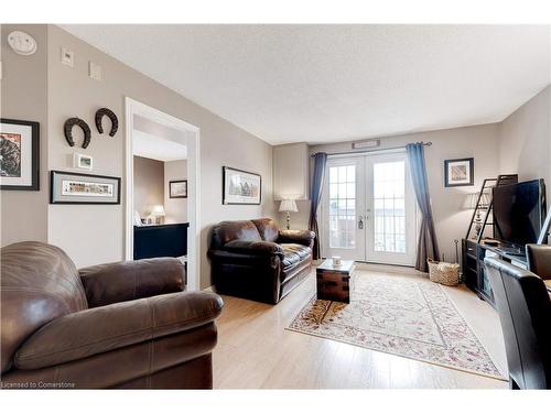 304-2040 Cleaver Avenue, Burlington, ON - Indoor Photo Showing Living Room