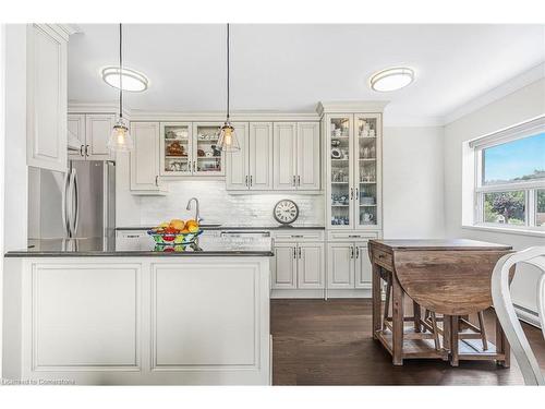 303-350 Concession Street, Hamilton, ON - Indoor Photo Showing Kitchen With Upgraded Kitchen