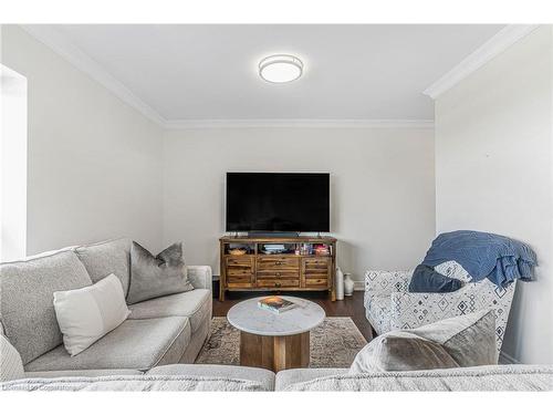 303-350 Concession Street, Hamilton, ON - Indoor Photo Showing Living Room