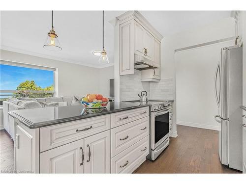 303-350 Concession Street, Hamilton, ON - Indoor Photo Showing Kitchen With Upgraded Kitchen