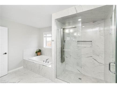 57 Larry Crescent, Caledonia, ON - Indoor Photo Showing Bathroom