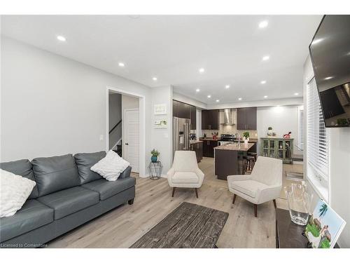 57 Larry Crescent, Caledonia, ON - Indoor Photo Showing Living Room