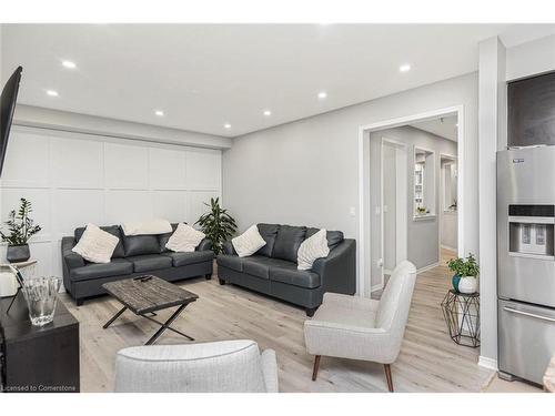 57 Larry Crescent, Caledonia, ON - Indoor Photo Showing Living Room