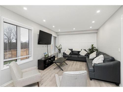 57 Larry Crescent, Caledonia, ON - Indoor Photo Showing Living Room