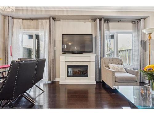 41-515 Winston Road, Grimsby, ON - Indoor Photo Showing Living Room With Fireplace