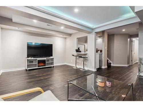 41-515 Winston Road, Grimsby, ON - Indoor Photo Showing Living Room