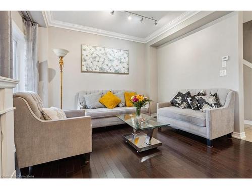 41-515 Winston Road, Grimsby, ON - Indoor Photo Showing Living Room