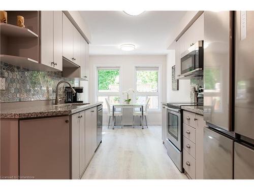 3-94 Huntingwood Avenue, Hamilton, ON - Indoor Photo Showing Kitchen With Upgraded Kitchen