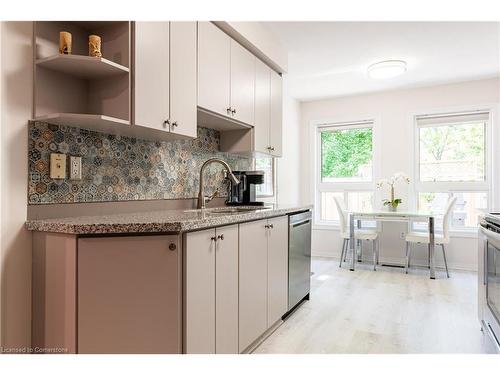 3-94 Huntingwood Avenue, Hamilton, ON - Indoor Photo Showing Kitchen