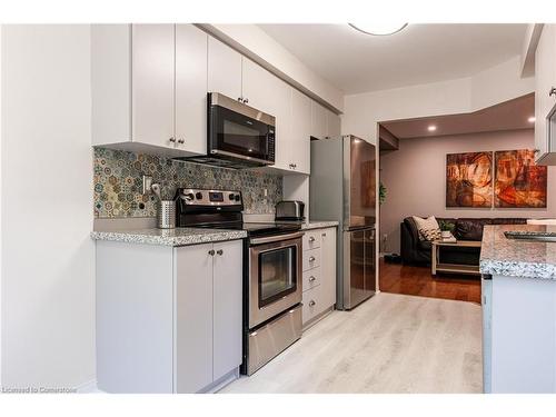 3-94 Huntingwood Avenue, Hamilton, ON - Indoor Photo Showing Kitchen