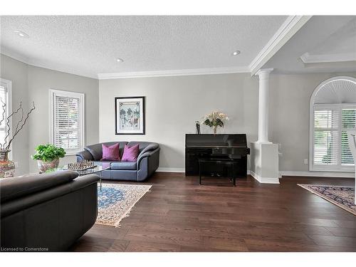 1151 Lockhart Road, Burlington, ON - Indoor Photo Showing Living Room