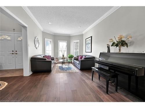 1151 Lockhart Road, Burlington, ON - Indoor Photo Showing Living Room