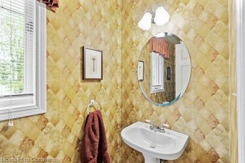 7385 Milburough Line, Milton, ON - Indoor Photo Showing Bathroom