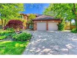 341 Acacia Court  Oakville, ON L6J 6K5